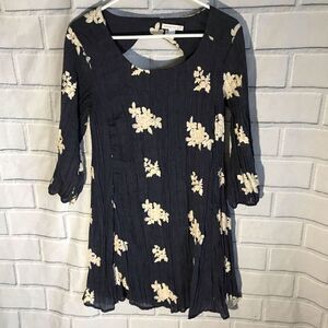 Westport size small dress pleated floral embellished